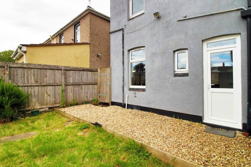 Holiday House For 7 Guests, Free Wi-Fi & Self Check-In Explore Newport Villa Exterior photo