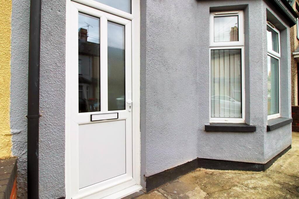 Holiday House For 7 Guests, Free Wi-Fi & Self Check-In Explore Newport Villa Exterior photo