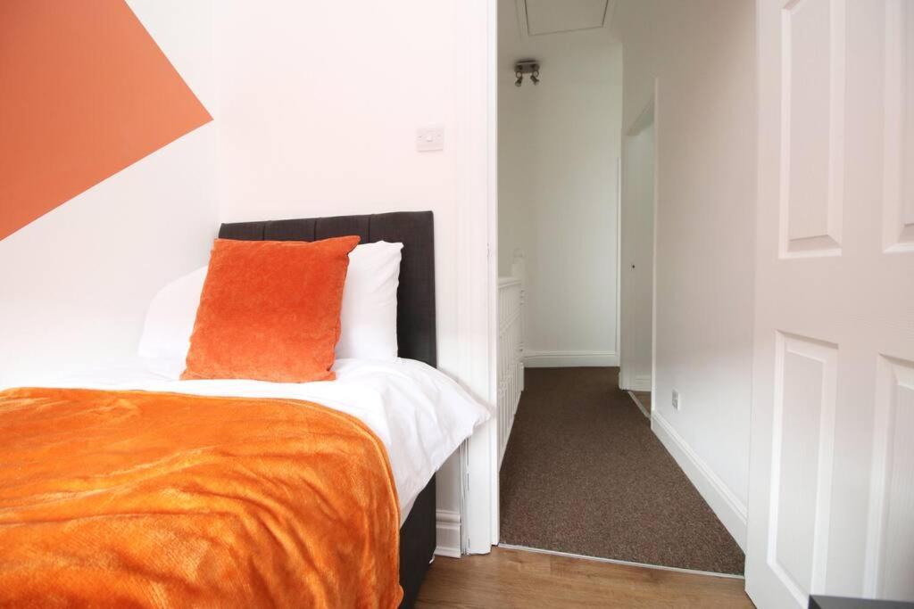 Holiday House For 7 Guests, Free Wi-Fi & Self Check-In Explore Newport Villa Exterior photo