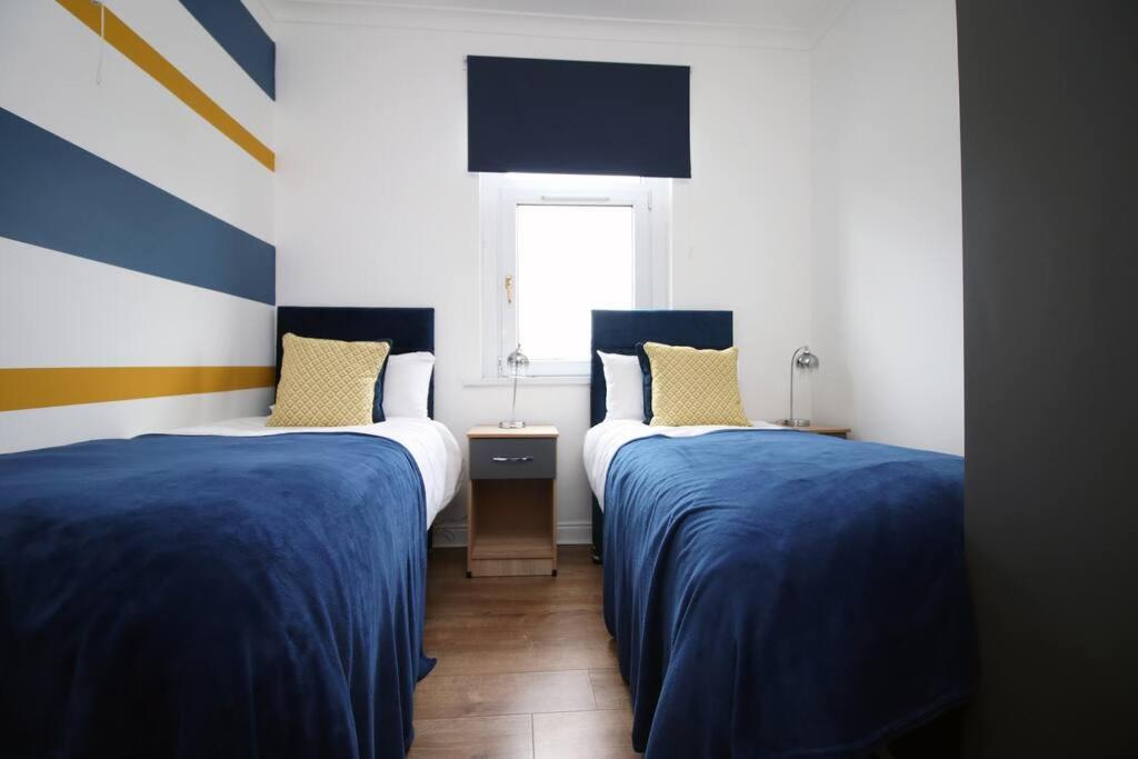 Holiday House For 7 Guests, Free Wi-Fi & Self Check-In Explore Newport Villa Exterior photo